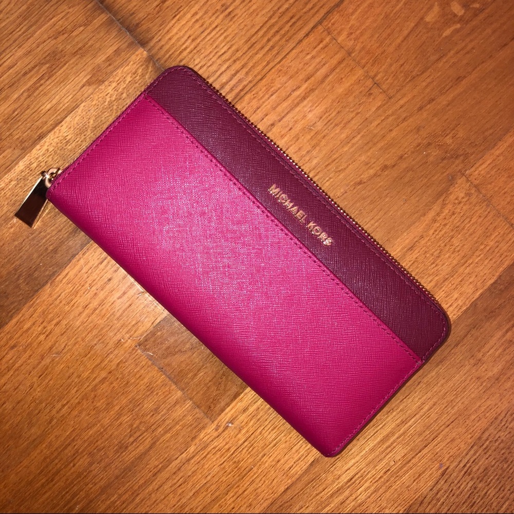 Michael Koran’s wallet like new